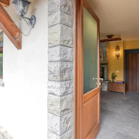 2 Bedroom Stunning In Pezzoro דירה *